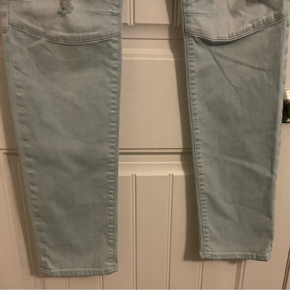 True Religion Moto Rocco Jean men's 30W zippered back pockets, distressed light - Picture 9 of 16